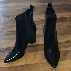STEVE MADDEN HEELED BOOTIES